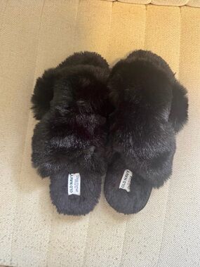 Old Navy Black Plush Faux-Fur Slide Slippers